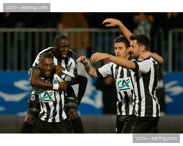 洛里昂主场2-0击败昂热，积分升至联赛第9位