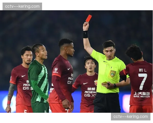 都灵德比爆发大规模冲突，双方各有一名球员被红牌罚下